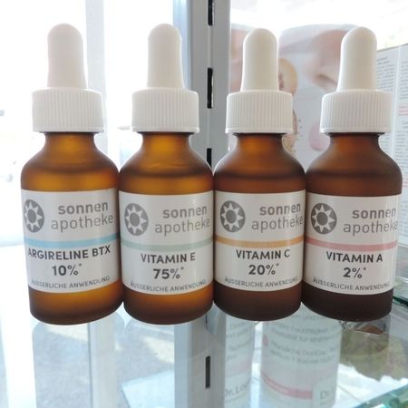 Vitamine in Glasfalschen mit Pipette von Ihrer Sonnen-Apotheke KG
